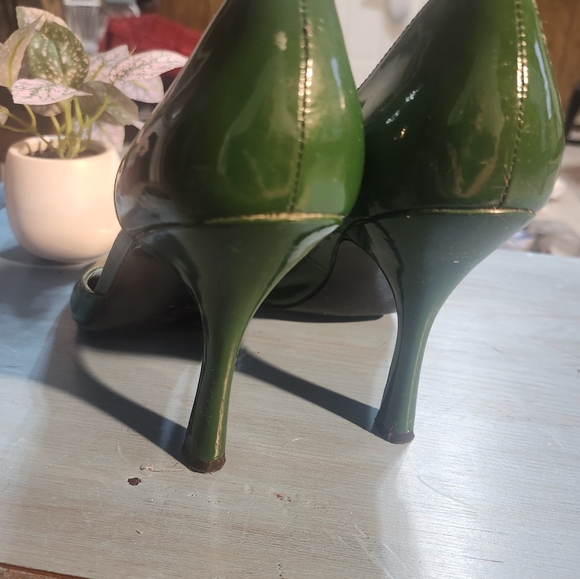 💚 Guess Leather Heels. Size 7 💚 - Picture 5 of 5